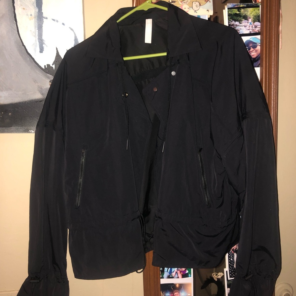 Athleta Super Sleek, Sassy& Sexxy Black Raincoat Windbreaker BNWOT 🤩😍